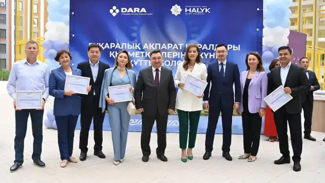От имени президента работникам государственных СМИ вручены сертификаты на квартиры