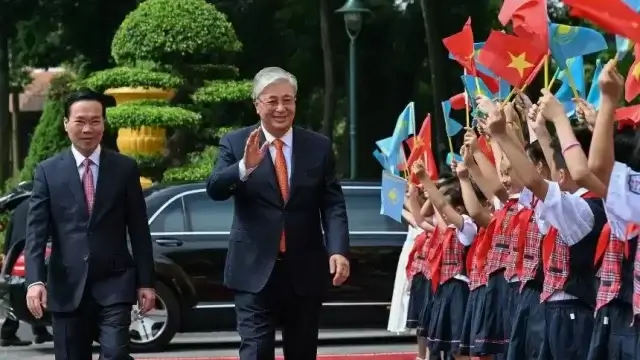 Касым-Жомарт Токаев прибыл в президентский дворец в Ханое