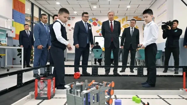 Глава государства посетил Дворец школьников SANA в Астане