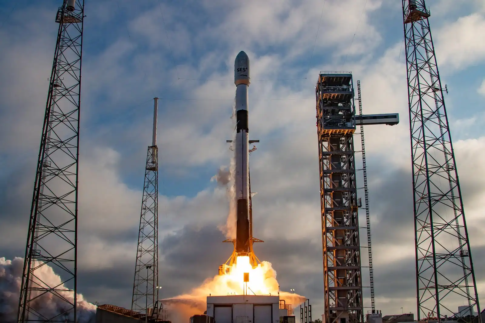 Состоялся успешный запуск пятого и шестого спутников O3b mPOWER компании SES