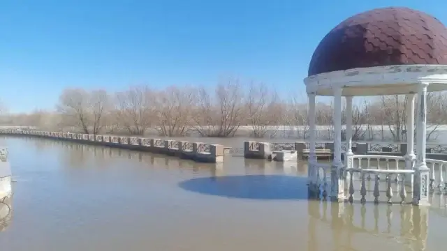 Уровень воды в реке Урал превысил 7 метров вблизи Уральска