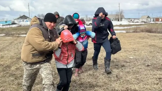 Паводки в Казахстане: 43 015 человек вернулись в свои дома