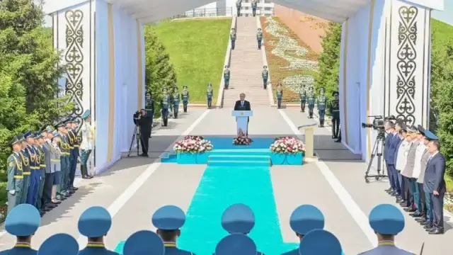 Президент: Флаг Казахстана во всем мире воспринимается как знак единства и солидарности