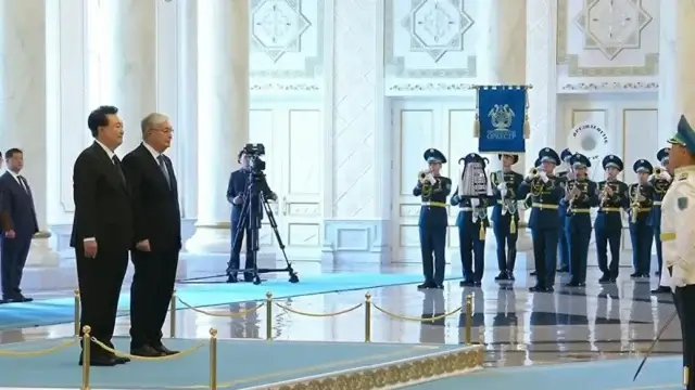 Касым-Жомарт Токаев встретил Юн Сок Ёля в Акорде