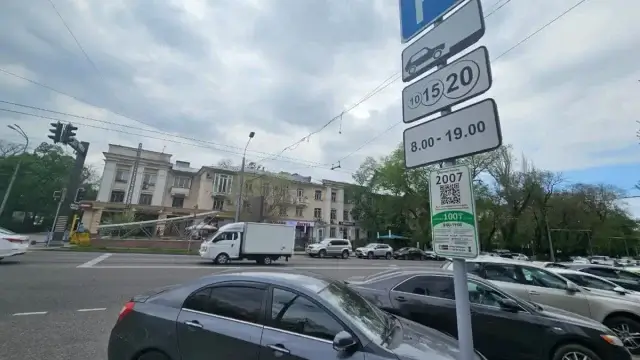 Абонементы на платную парковку планируют внедрить в Алматы