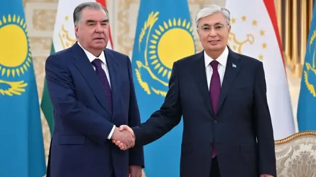 Касым-Жомарт Токаев провел встречу с Эмомали Рахмоном