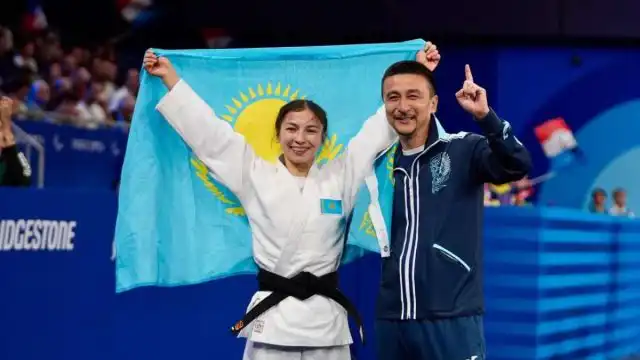 Столичным призёрам Паралимпийских игр подарили квартиры в Астане