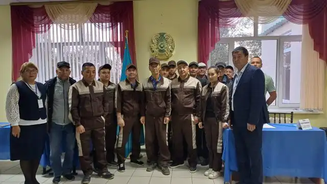 Очередь до открытия участка референдума образовалась в ЗКО