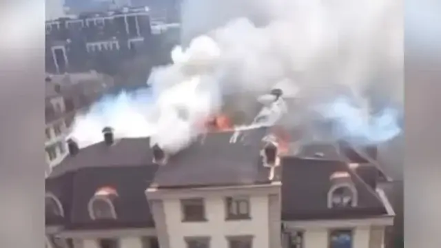 Сильный пожар в Алматы: загорелась квартира в элитном ЖК