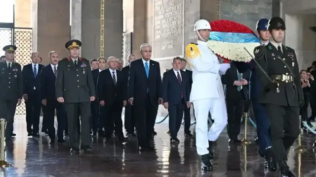 Касым-Жомарт Токаев посетил мавзолей Мустафы Кемаля Ататюрка