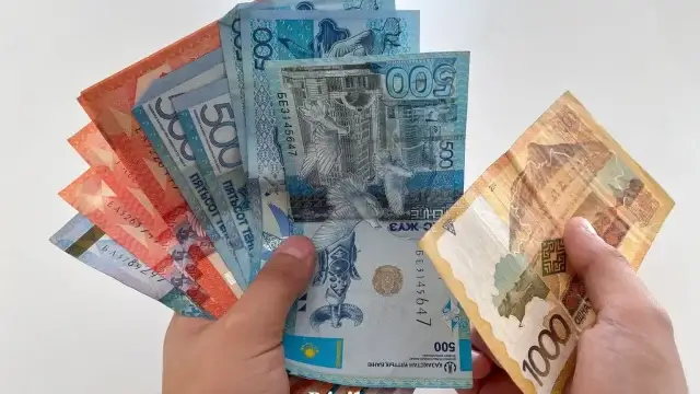 Зарплата свыше миллиона тенге в Казахстане: кому предлагают?