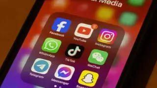 Әлеуметтік желілер, WhatsApp, YouTube, тикток, TikTok, телефон
