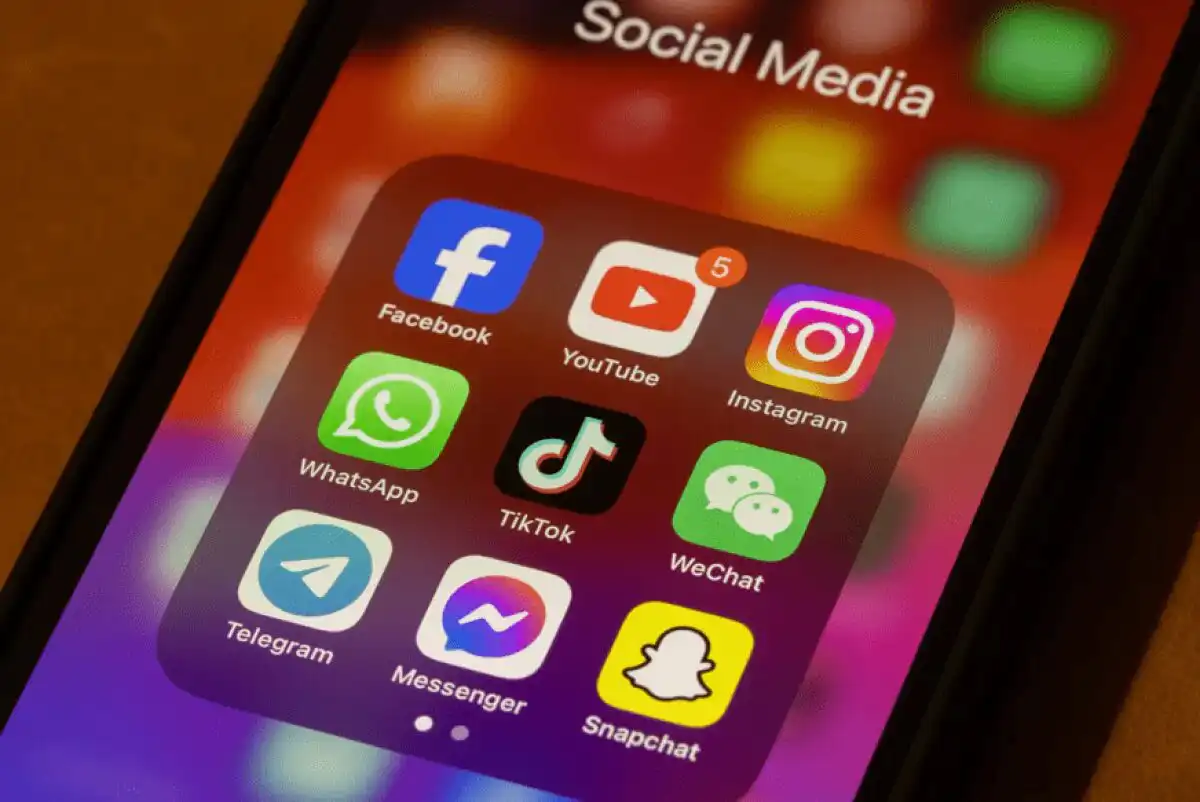 В Казахстане дети проводят в TikTok по 130 минут в день