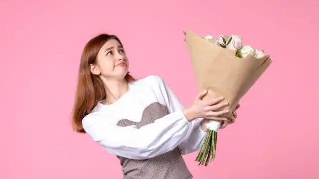 После 8 Марта казахстанцы начали перепродавать подаренные букеты на OLX