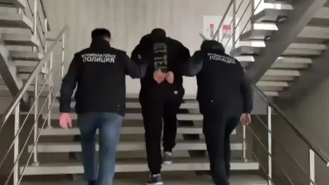Пять лет скрывался в тайнике: подозреваемого в вымогательстве задержали в Караганде