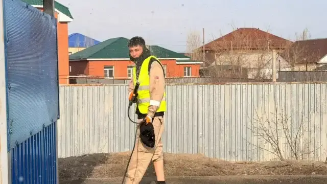 Рэпер Qarakesek вышел на общественные работы в Актобе и заявил о паузе в творчестве