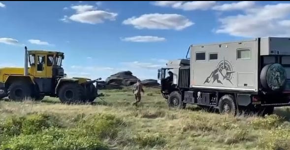 Голландские туристы застряли в солончаке у скалы Кемпиртас в Баянауле