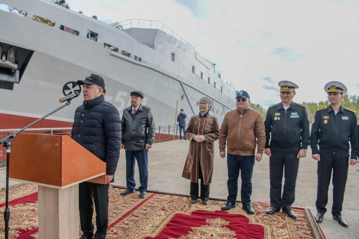 Крупнейшее судно страны отправилось в Каспий