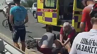 В Усть-Каменогорске автомобиль врезался в колонну велосипедистов: пострадали дети