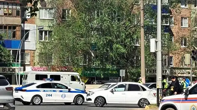 В Уральске внедорожник вылетел на тротуар и сбил 11-летнего мальчика