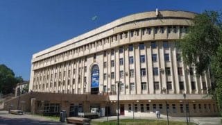 В Алматы студент погиб после падения с высоты в вузе