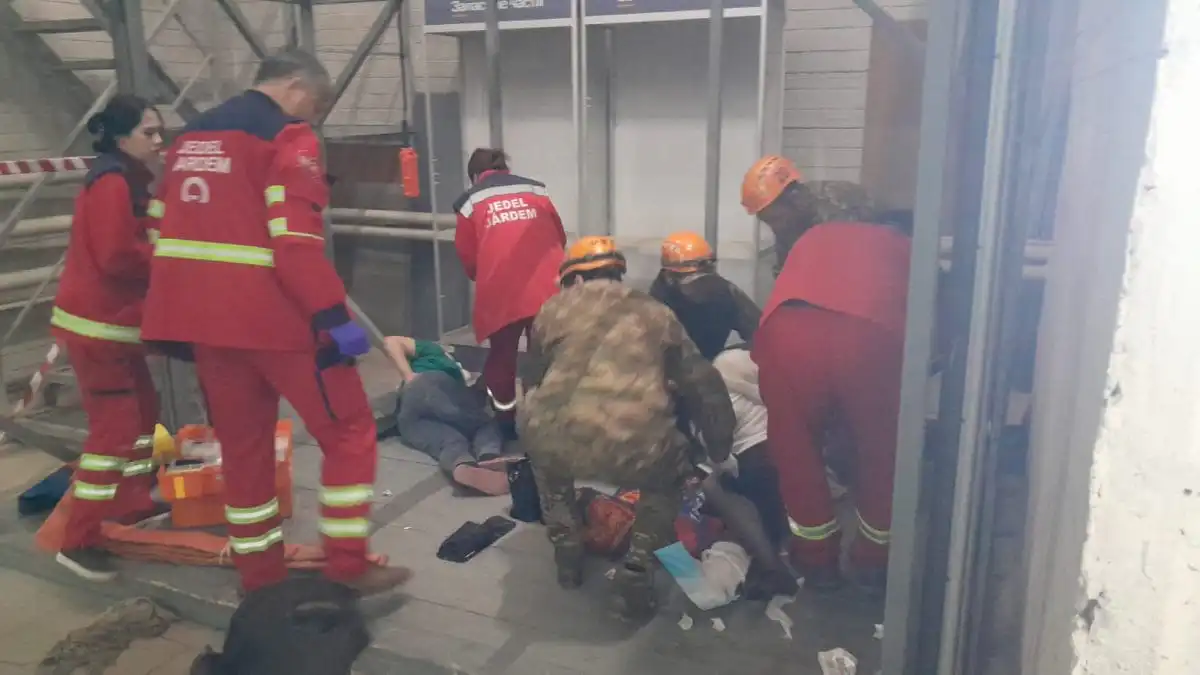 В Уральске четыре женщины упали с подъёмника в автосалоне: начато расследование