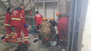 В Уральске четыре женщины упали с подъёмника в автосалоне: начато расследование