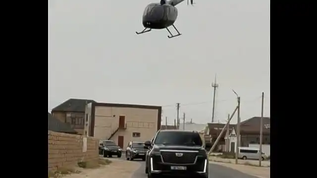 В Казнете обсуждают выпускной в Жанаозене с кортежем люксовых авто и вертолётом