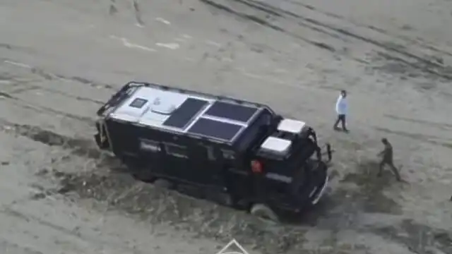 В Мангистау спасатели пришли на помощь британской семье, застрявшей в солончаке