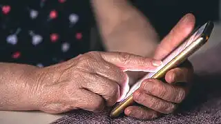 Мошенники едва не лишили 88-летнюю жительницу Астаны 13 миллионов тенге