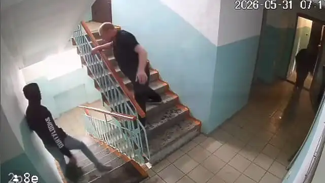 Мужчина облил подъезд горючим и пытался его поджечь в Павлодаре