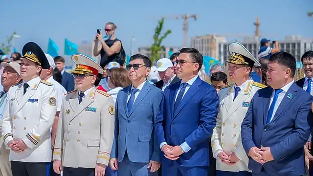 Символы независимости: жители Шымкента отметили государственный праздник