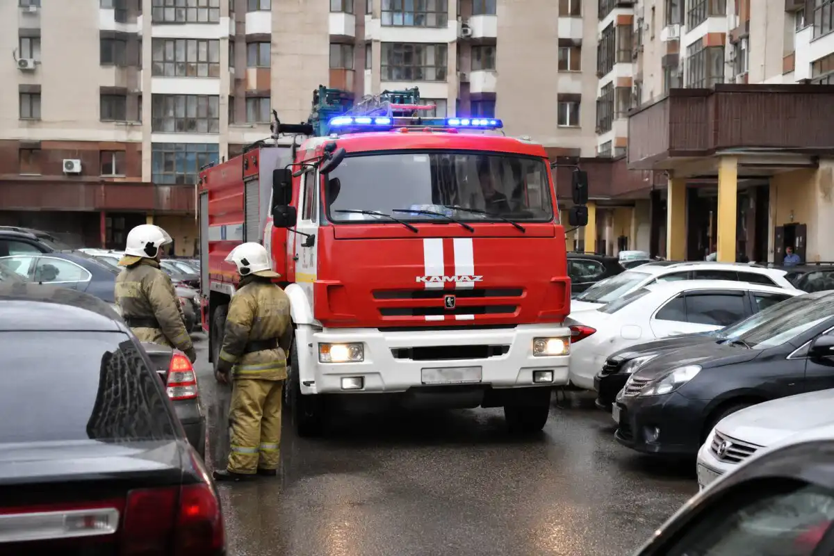 Пожарным в Казахстане не разрешат таранить автомобили, мешающие проезду к месту ЧП