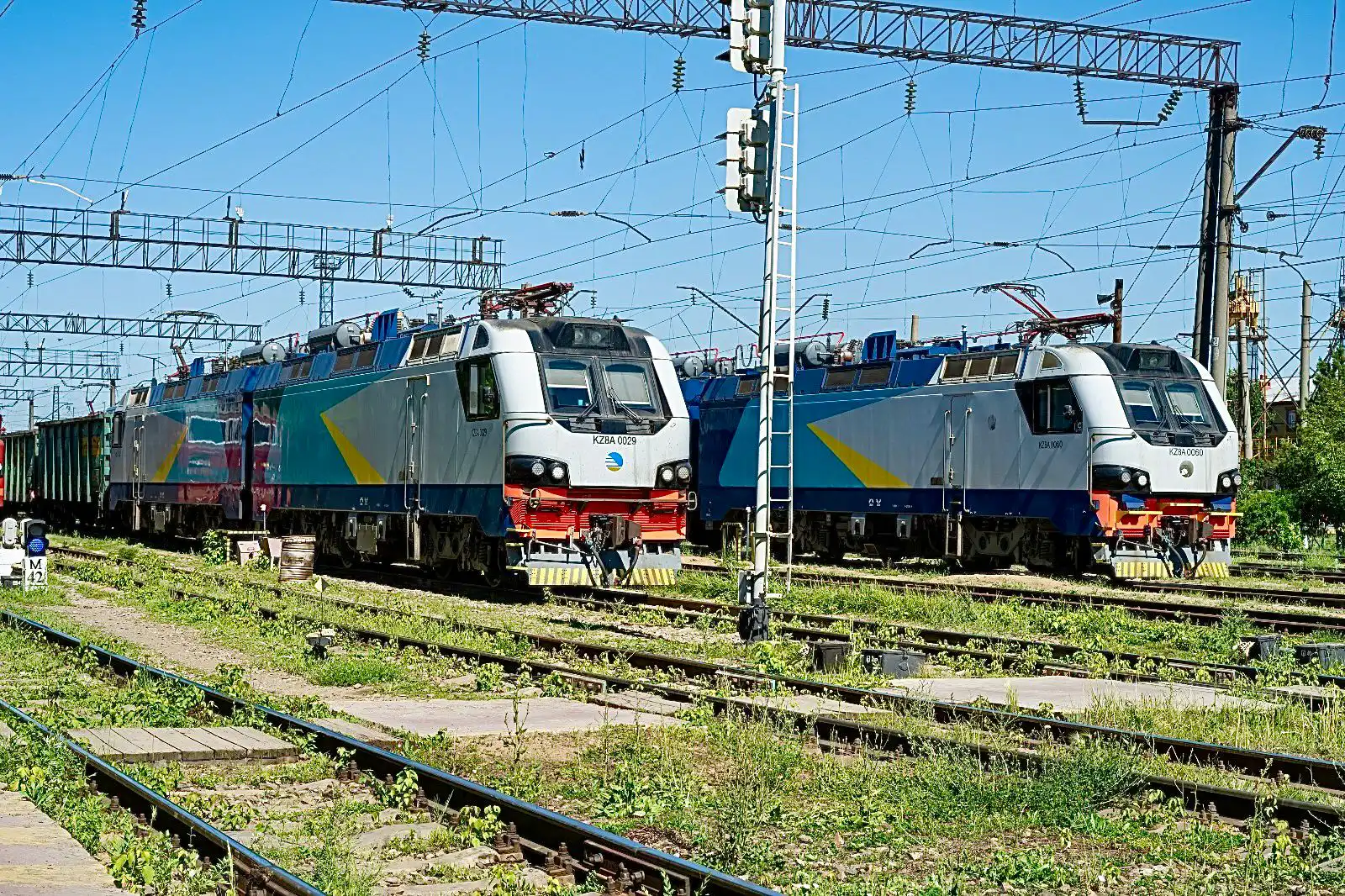 КТЖ получила еще 50 локомотивов Alstom и CRRC