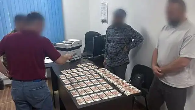 Иностранец пытался вывезти из Казахстана $350 тысяч