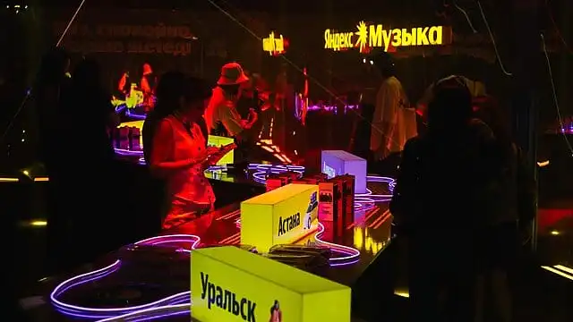 От Sadraddin до «Ирины Кайратовны»: зачем Яндекс Музыка устраивает Listening Parties и как это меняет индустрию